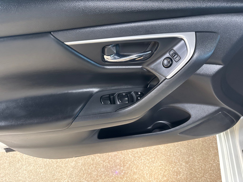 2017 Nissan Altima Image 12