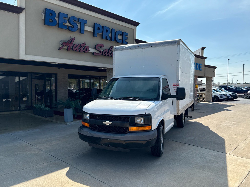 2014 Chevrolet Express Image 3