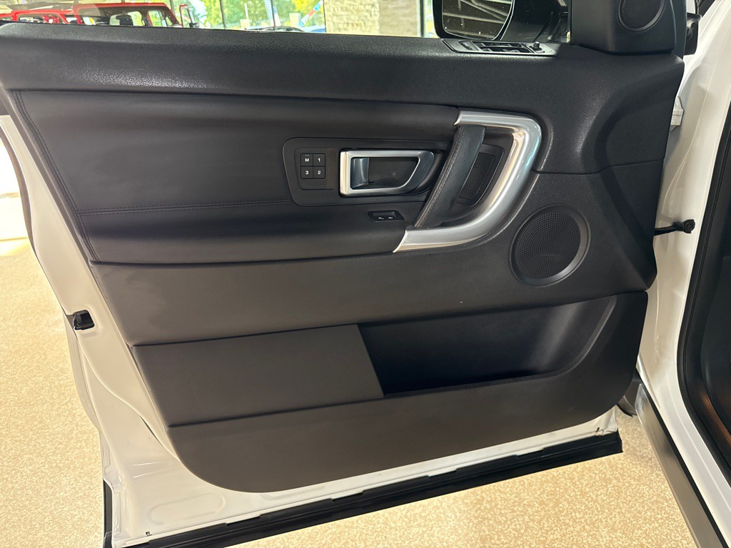 2019 Land Rover Discovery Sport Image 12