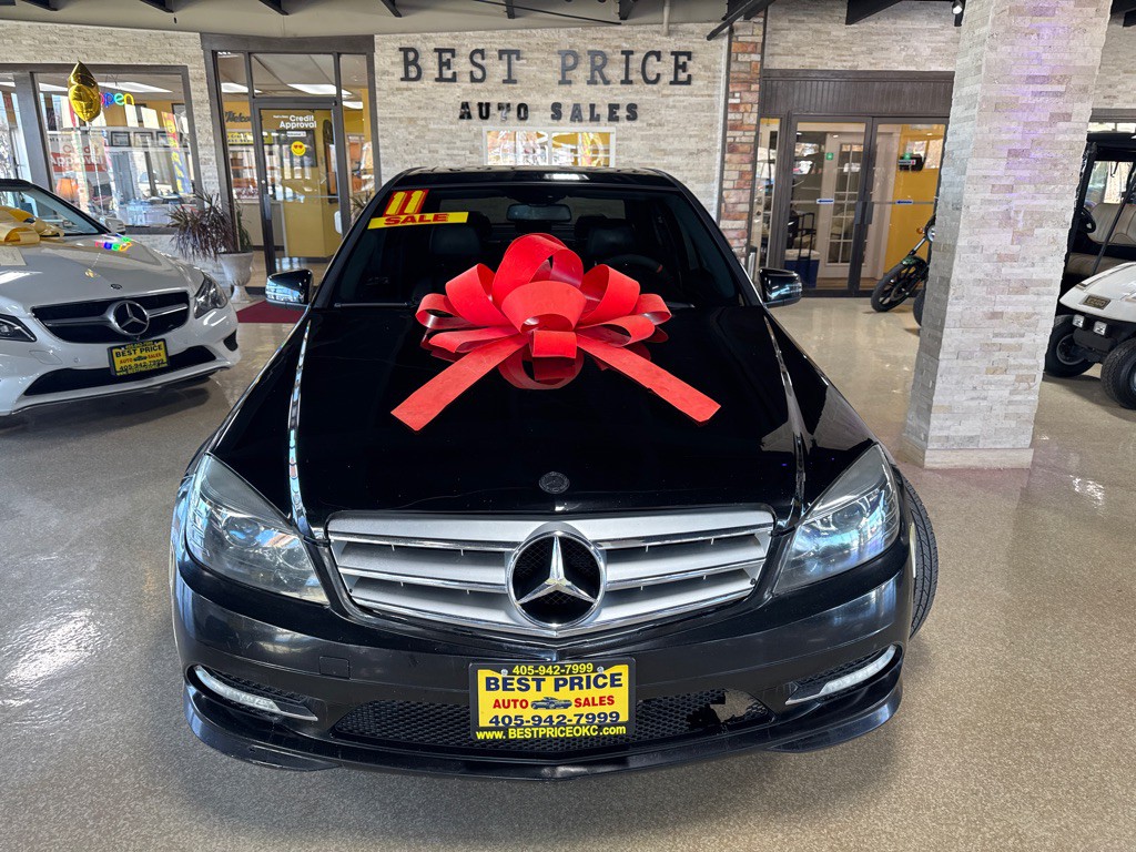 2011 Mercedes-Benz C-Class Image 3