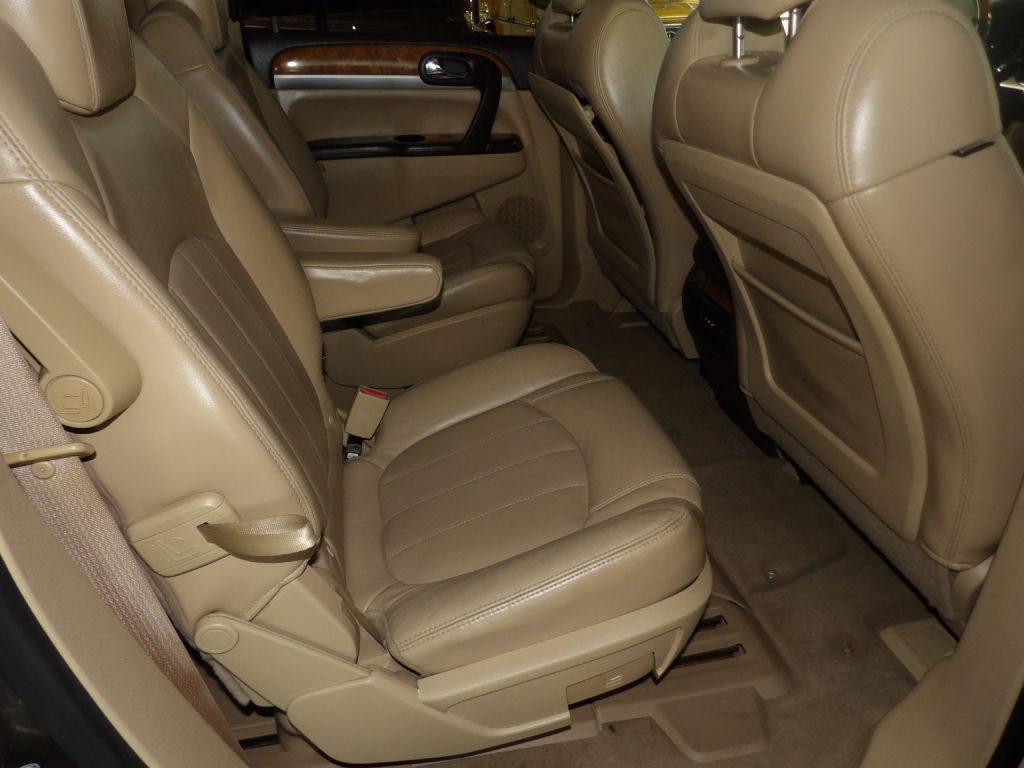 2010 Buick Enclave Image 16