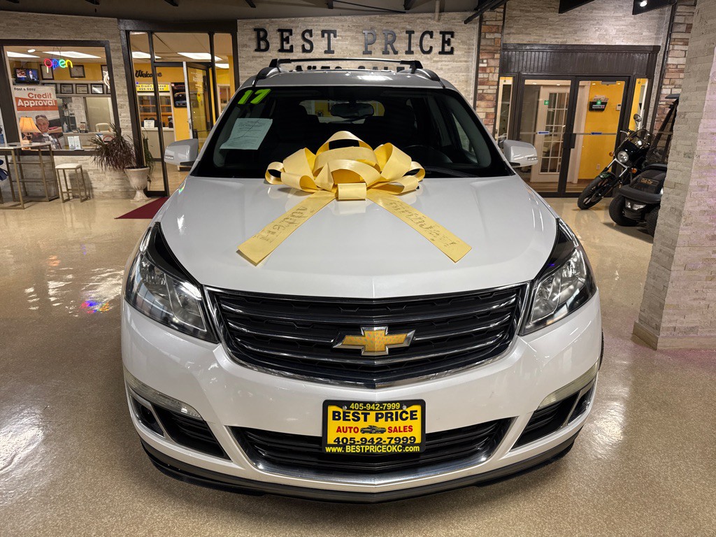 2017 Chevrolet Traverse Image 3