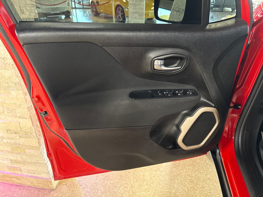 2016 Jeep Renegade Image 12