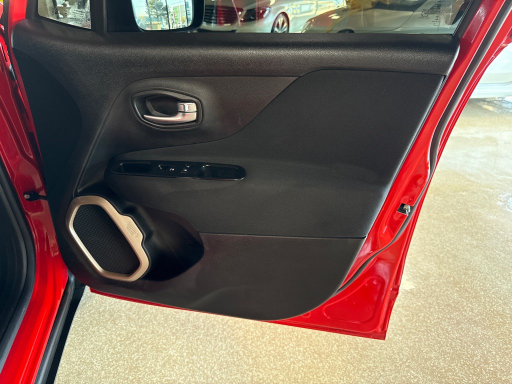 2016 Jeep Renegade Image 15