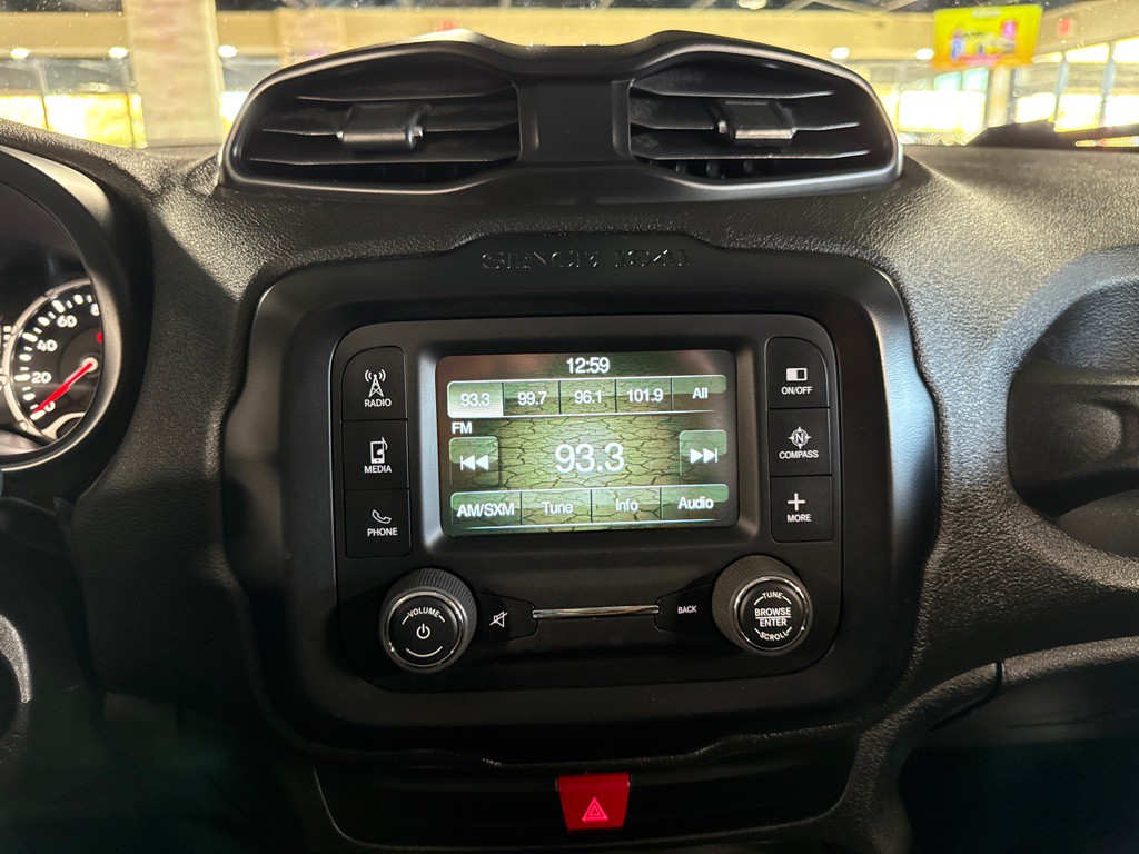 2016 Jeep Renegade Image 19