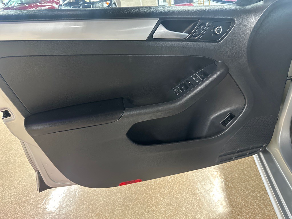 2014 Volkswagen Jetta Image 12