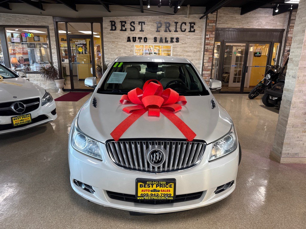 2011 Buick Lacrosse Image 3