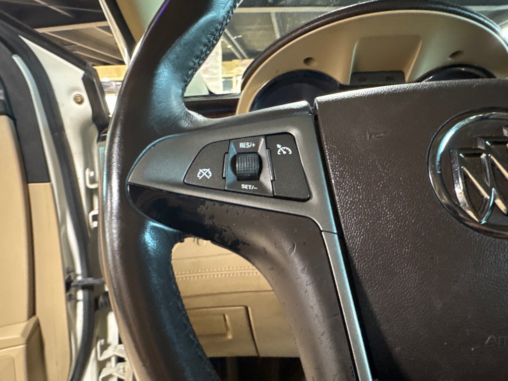 2011 Buick Lacrosse Image 11