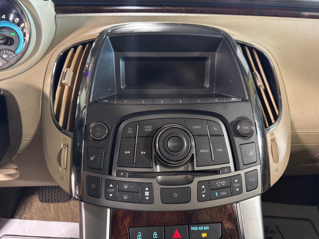 2011 Buick Lacrosse Image 14