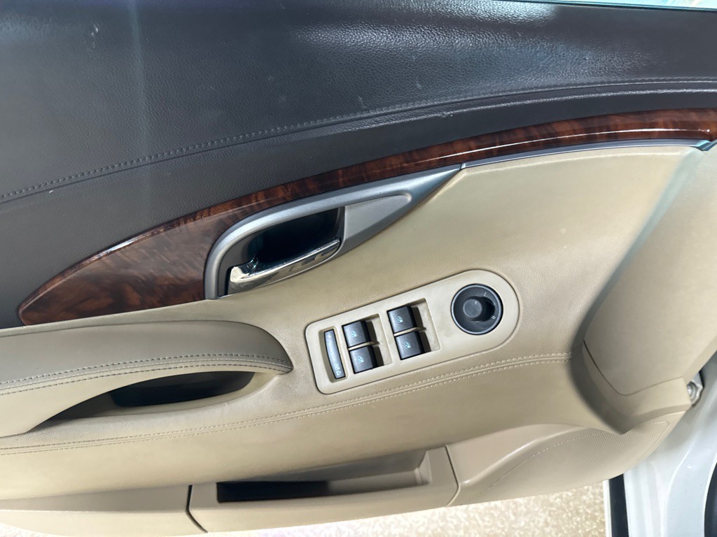 2011 Buick Lacrosse Image 16