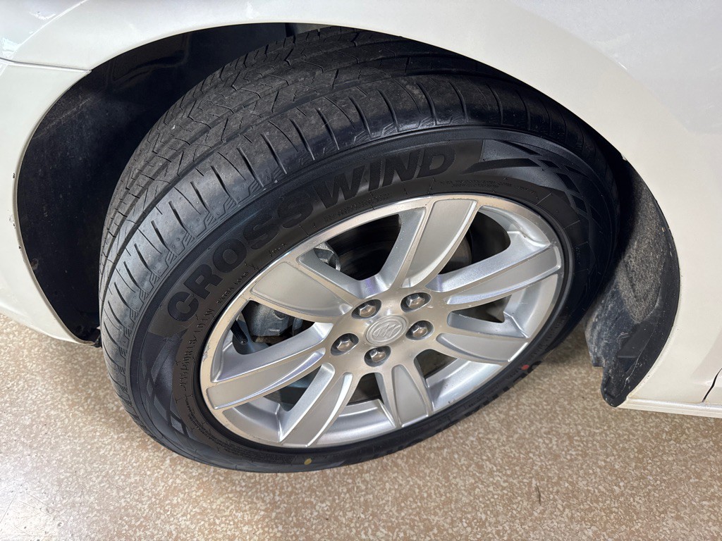 2011 Buick Lacrosse Image 17