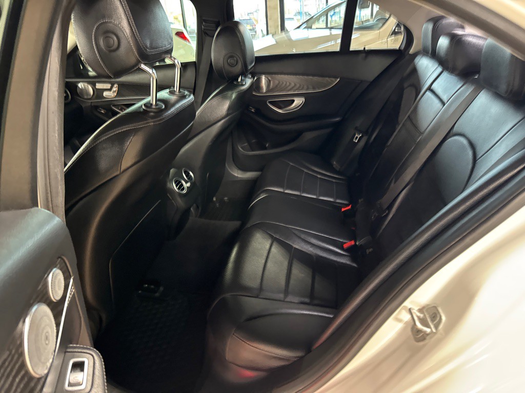 2015 Mercedes-Benz C-Class Image 10