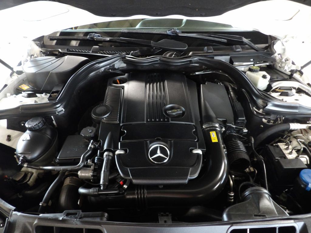 2013 Mercedes-Benz C-Class Image 9