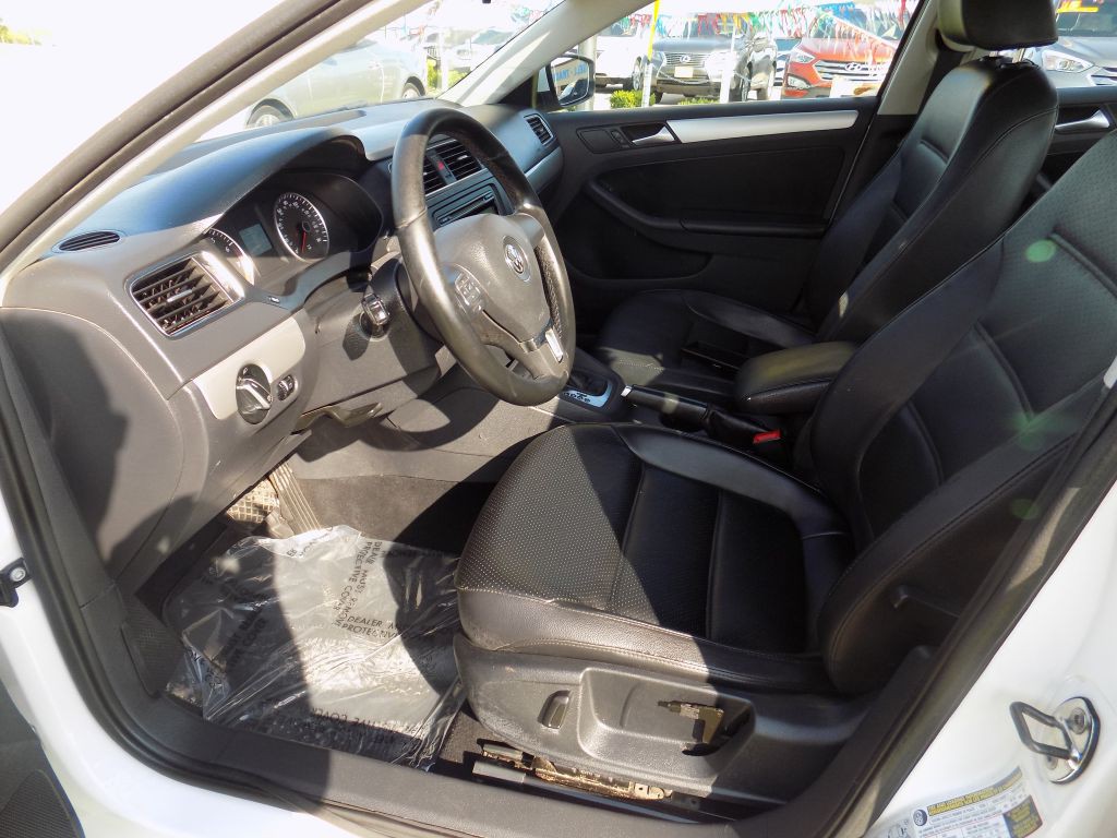 2013 Volkswagen Jetta Image 11