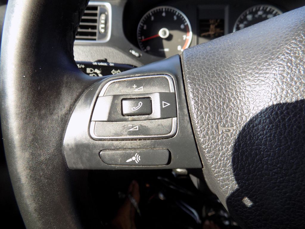 2013 Volkswagen Jetta Image 16