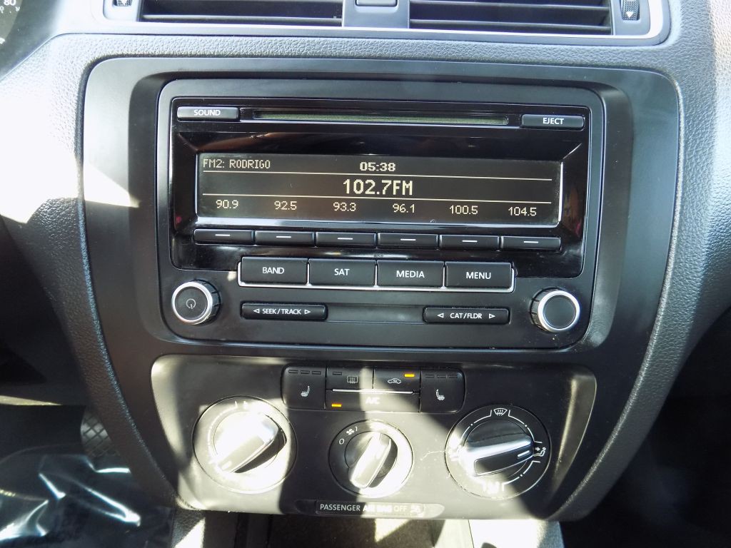 2013 Volkswagen Jetta Image 17