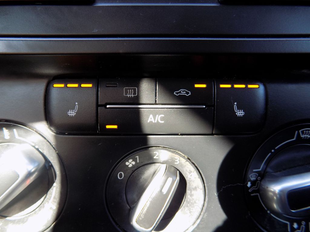 2013 Volkswagen Jetta Image 18