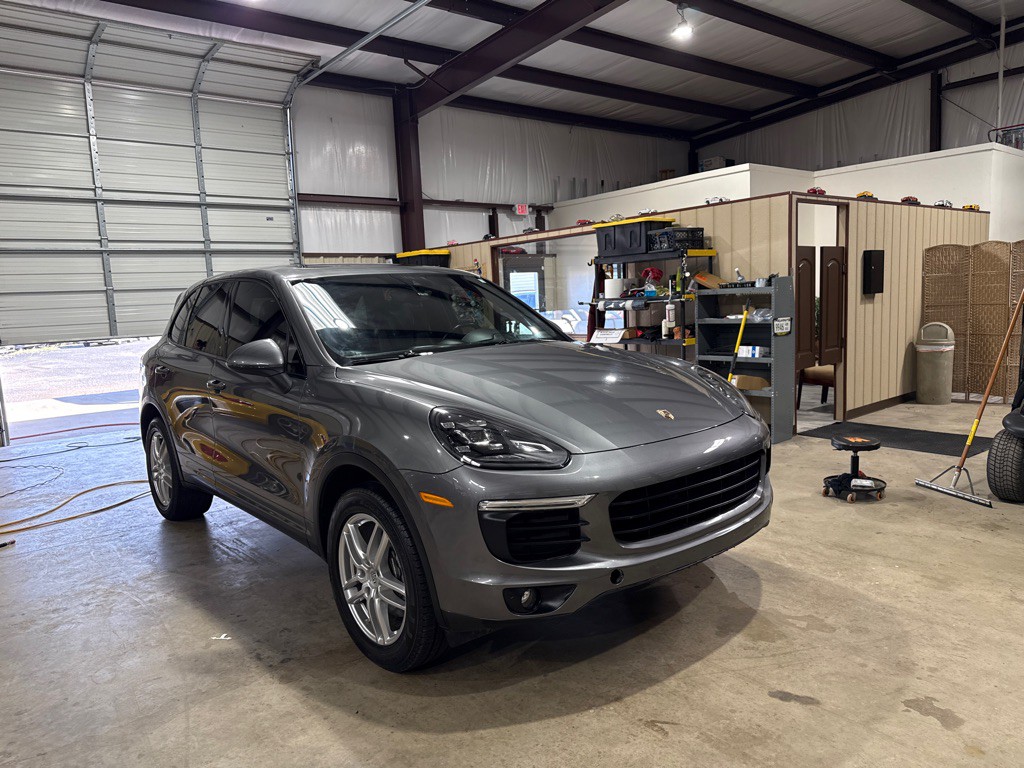2018 Porsche Cayenne Image 2