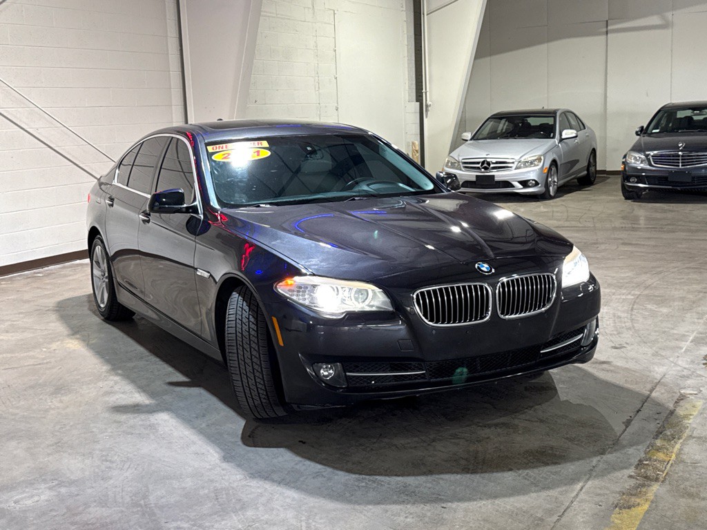 2011 BMW 5 Series Image 3