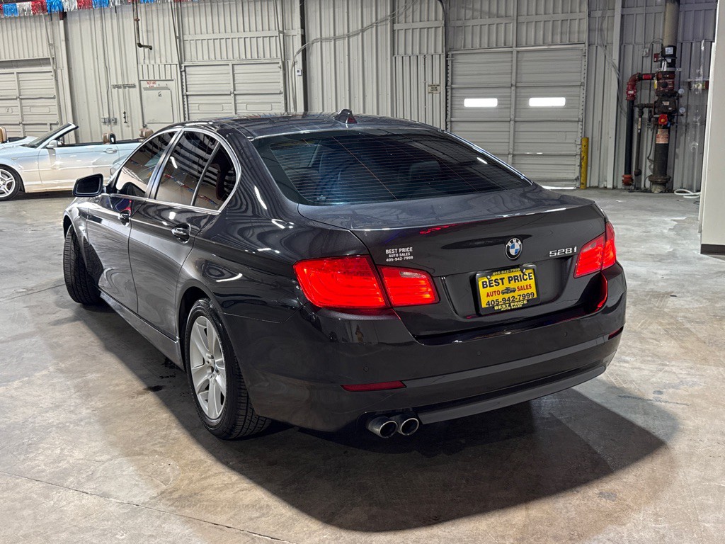 2011 BMW 5 Series Image 4