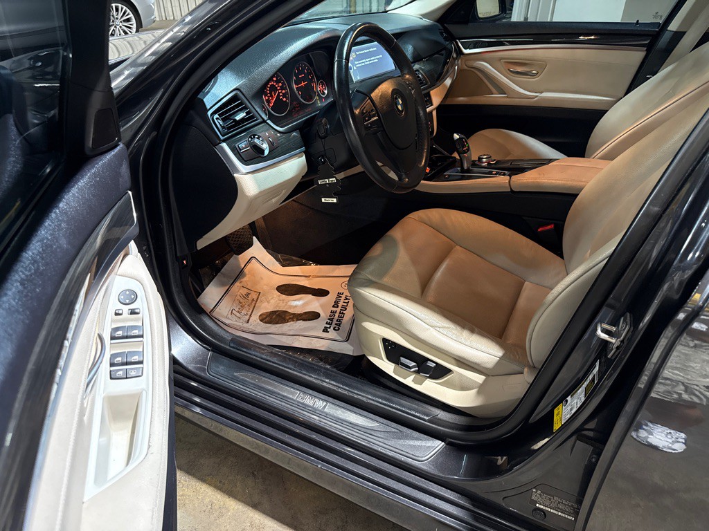 2011 BMW 5 Series Image 7