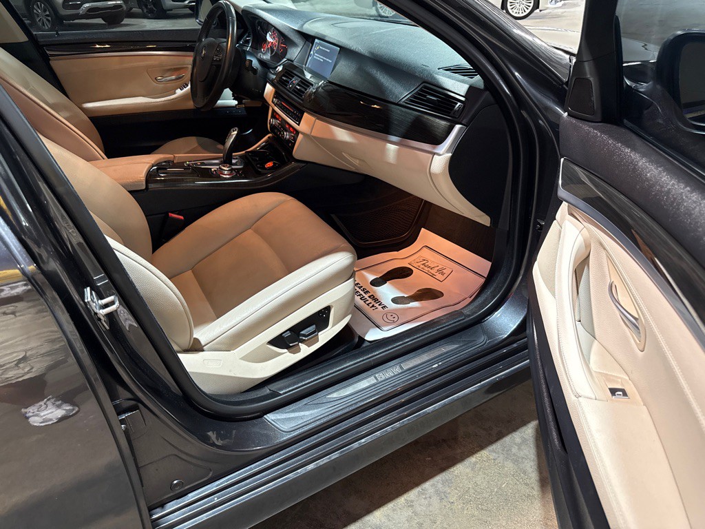 2011 BMW 5 Series Image 9