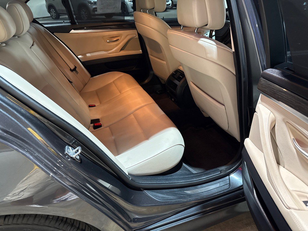 2011 BMW 5 Series Image 10