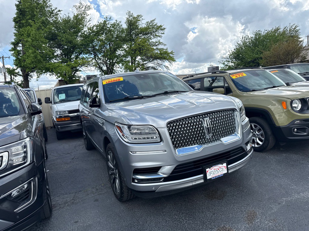 2021 Lincoln Navigator Image 2