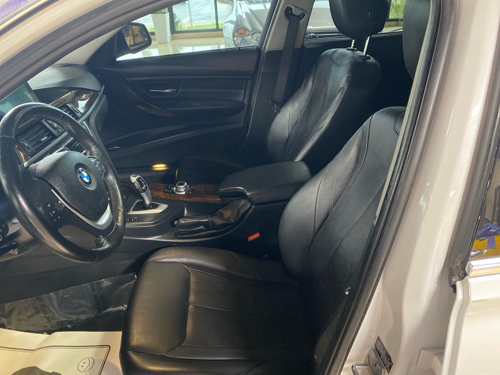 2013 BMW 3 Series Image 7