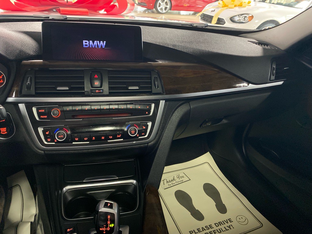 2013 BMW 3 Series Image 11
