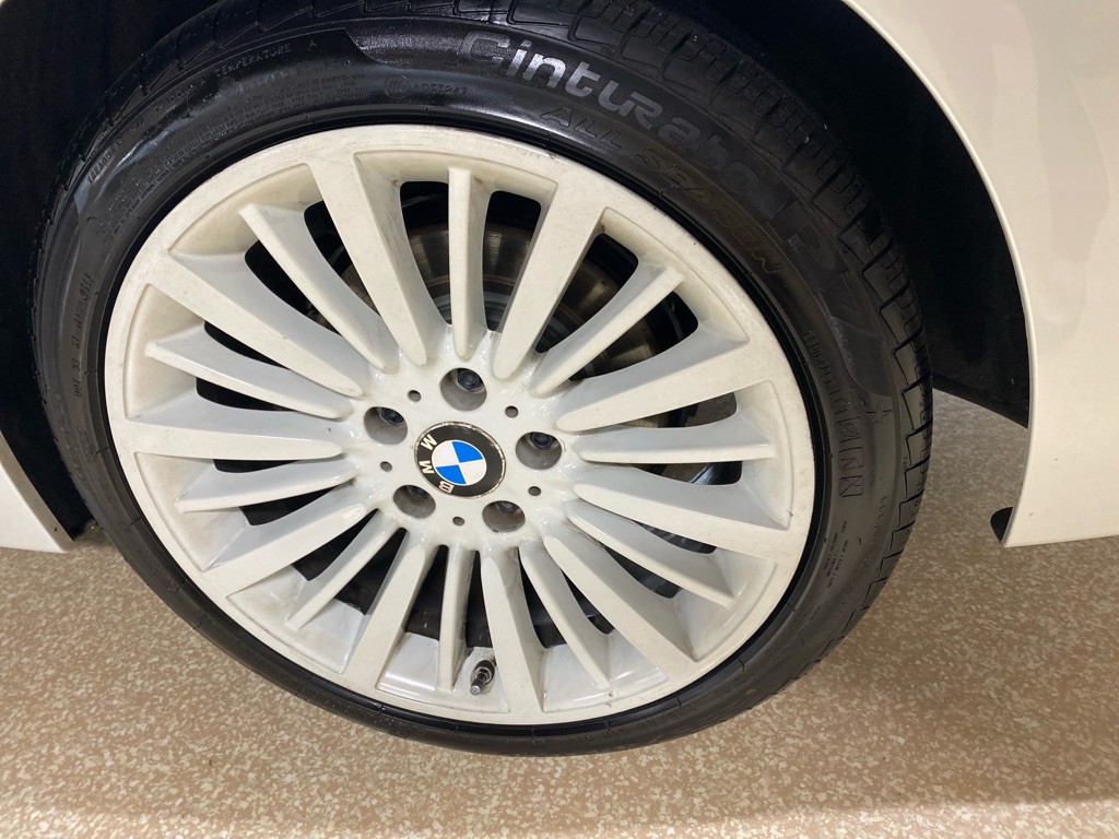 2013 BMW 3 Series Image 19