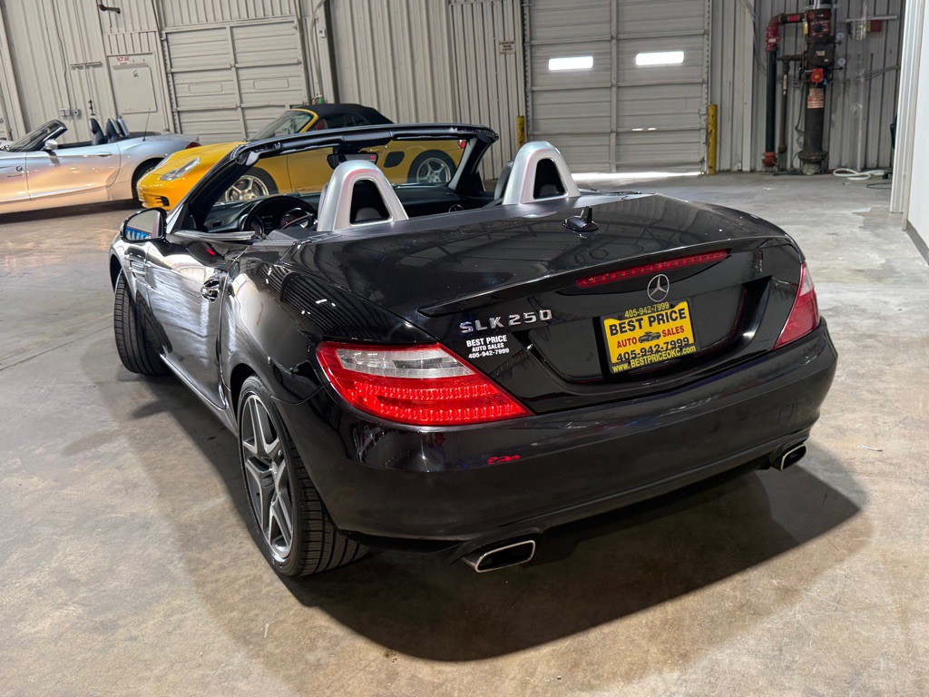 2013 Mercedes-Benz SLK-Class Image 10