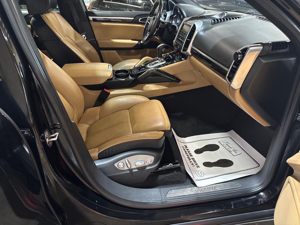 2016 Porsche Cayenne Image 9
