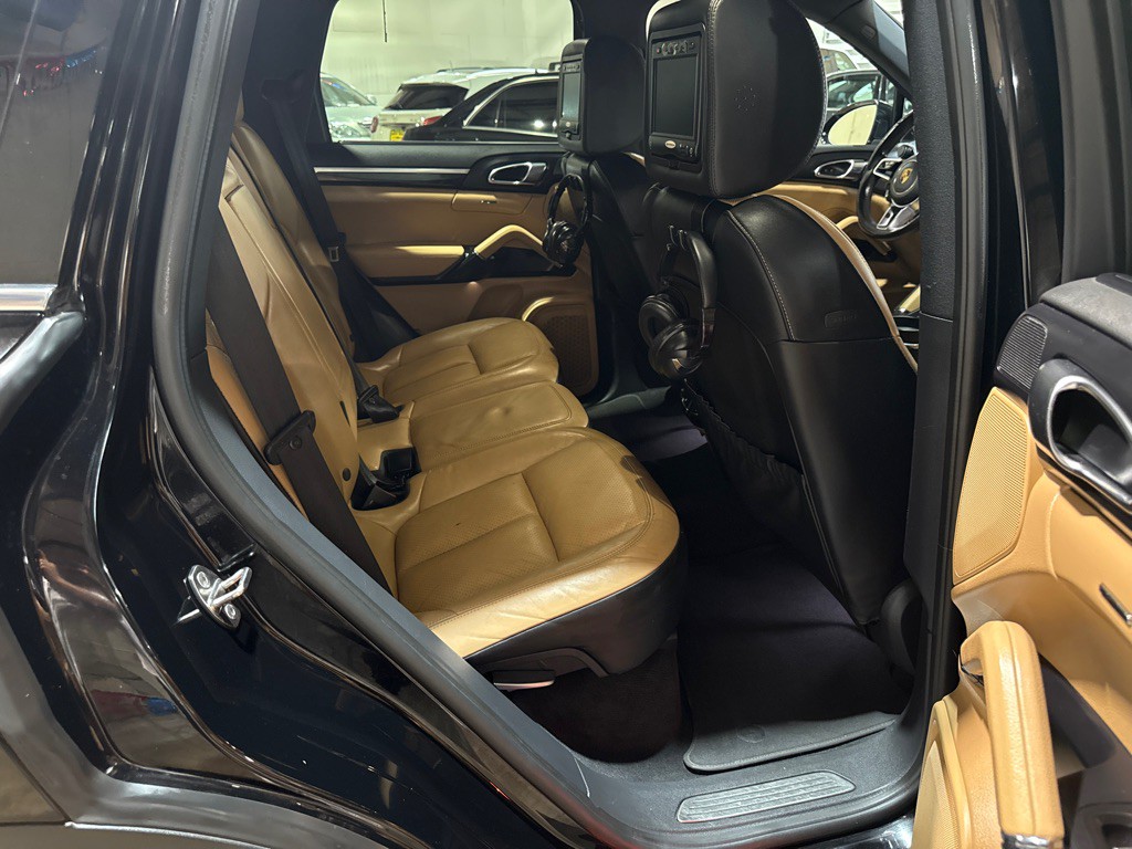 2016 Porsche Cayenne Image 10