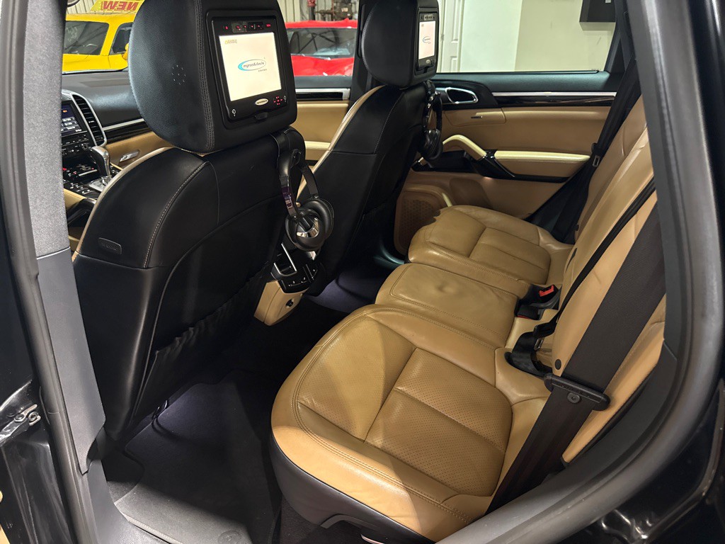 2016 Porsche Cayenne Image 11