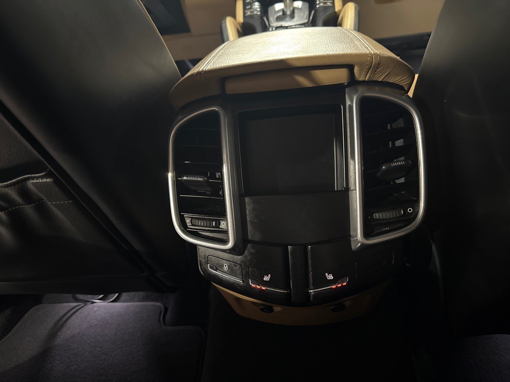 2016 Porsche Cayenne Image 12