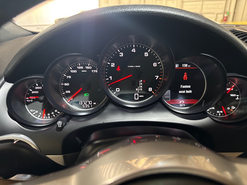 2016 Porsche Cayenne Image 16