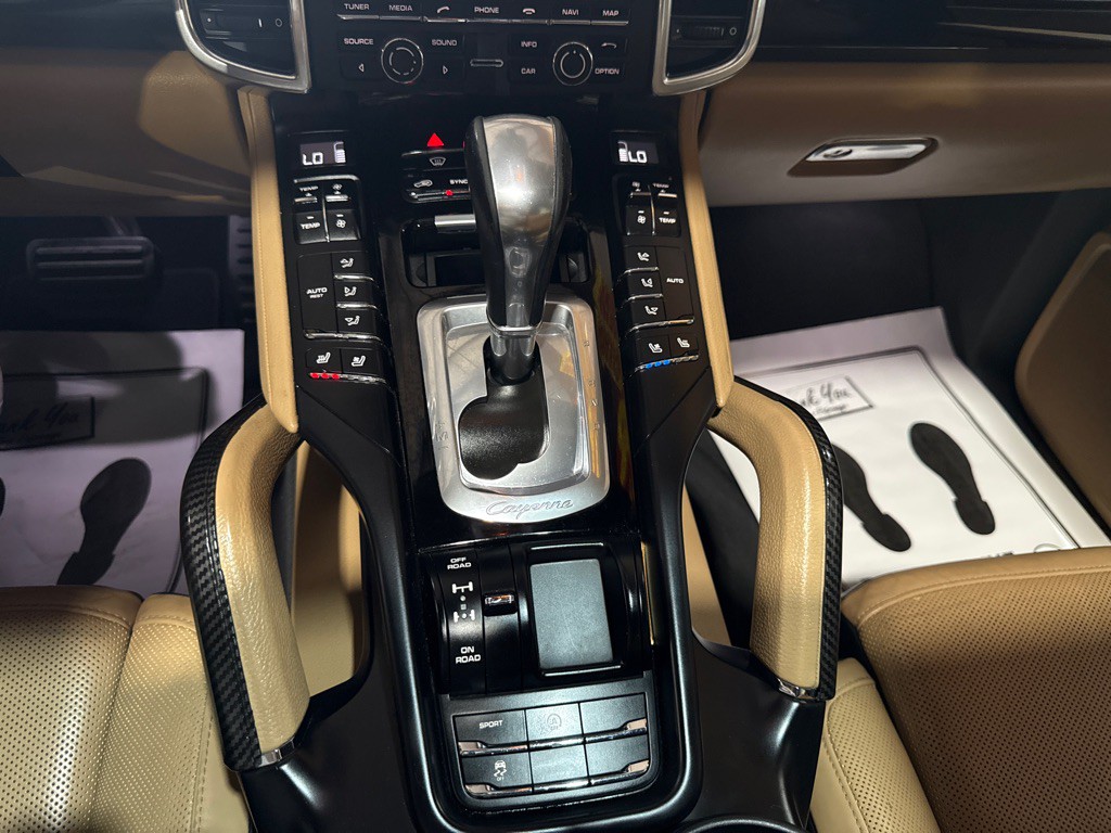 2016 Porsche Cayenne Image 19