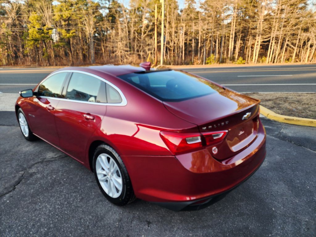2018 Chevrolet Malibu Image 2