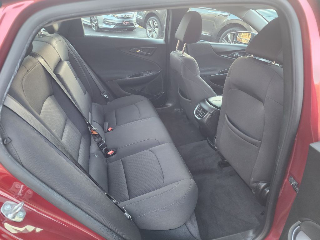 2018 Chevrolet Malibu Image 9
