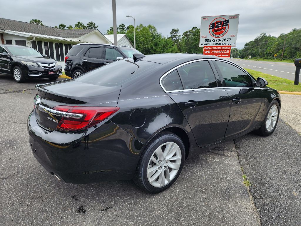 2016 Buick Regal Image 2