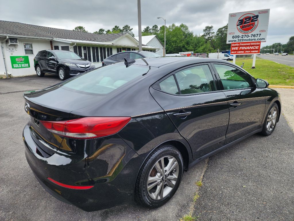 2017 Hyundai Elantra Image 2