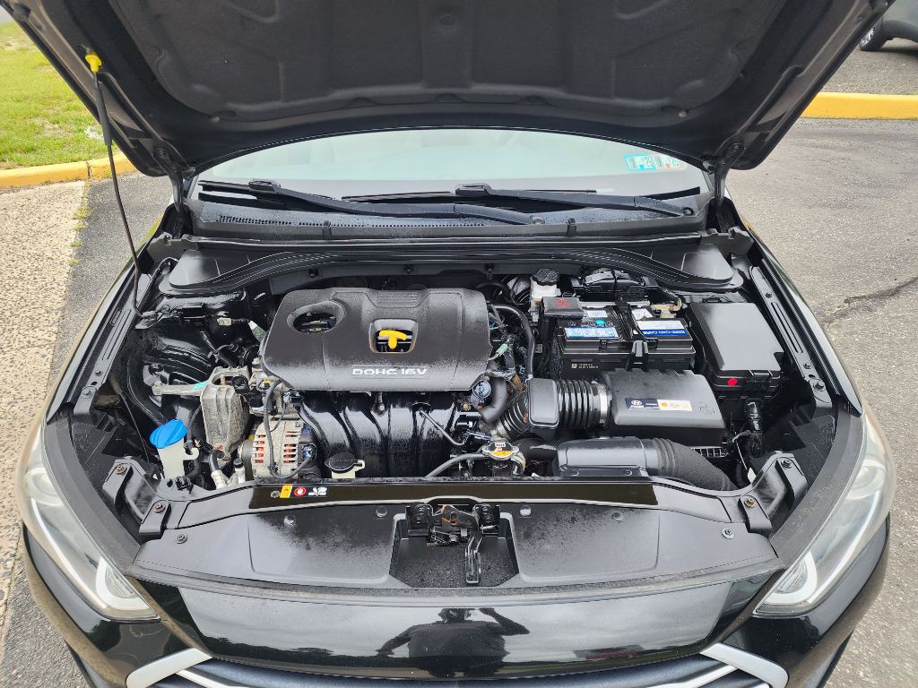 2017 Hyundai Elantra Image 7