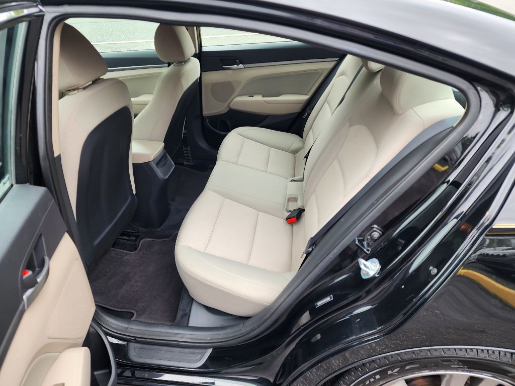 2017 Hyundai Elantra Image 9