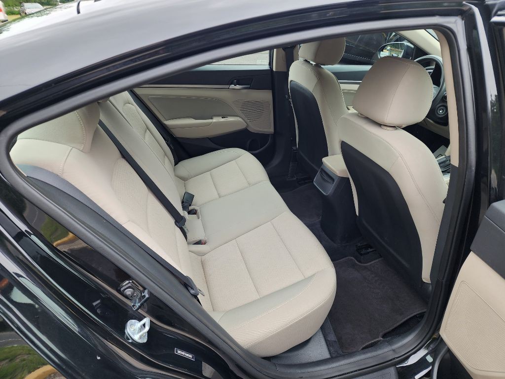 2017 Hyundai Elantra Image 11