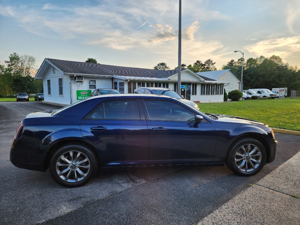 2014 Chrysler 300 Image 5