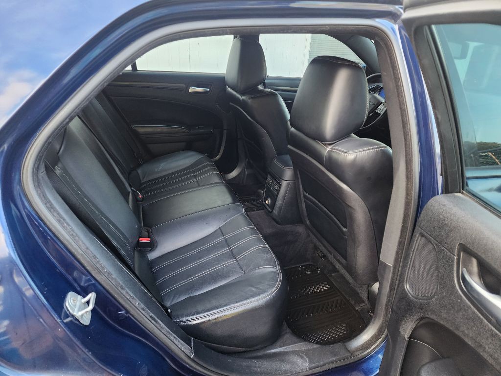 2014 Chrysler 300 Image 8