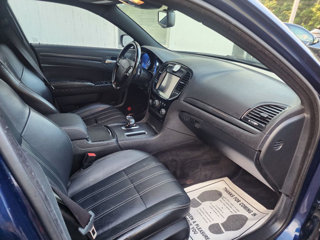 2014 Chrysler 300 Image 9
