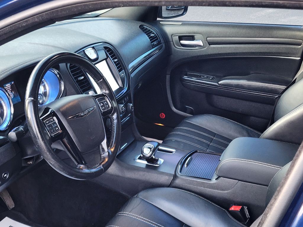 2014 Chrysler 300 Image 10