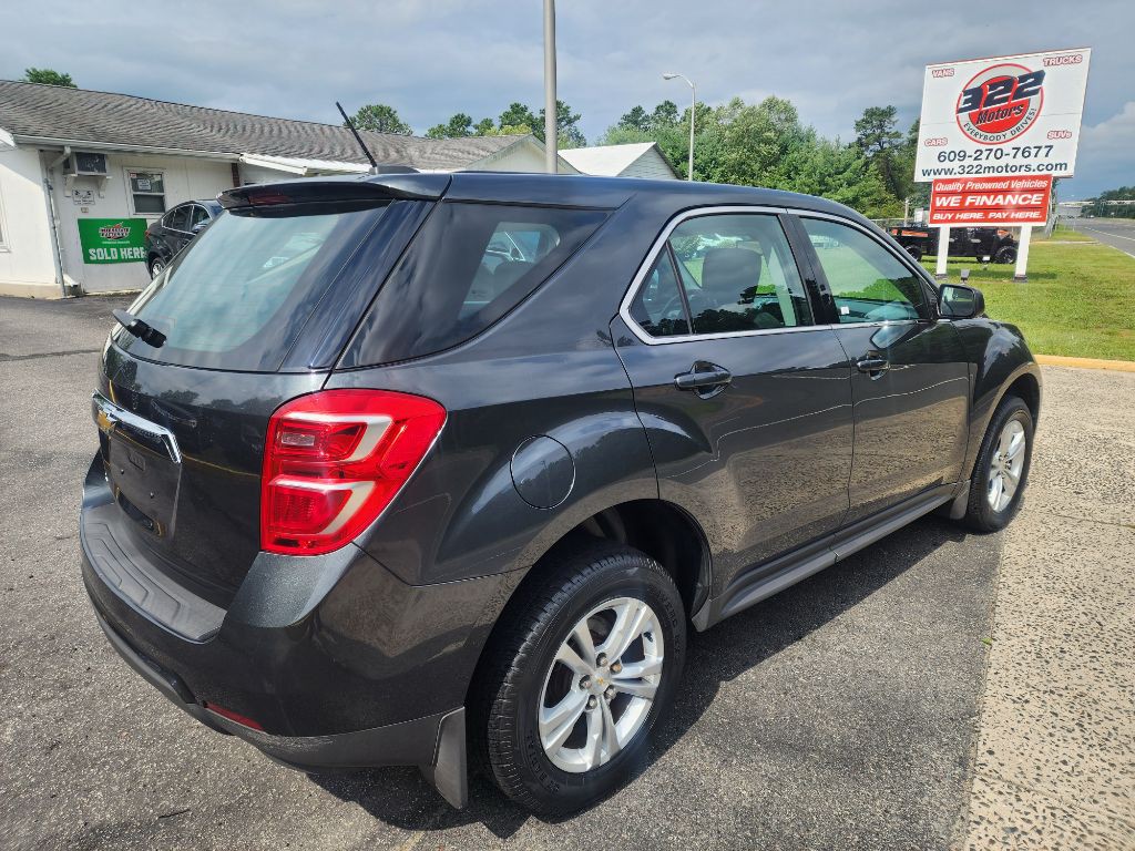 2017 Chevrolet Equinox Image 2